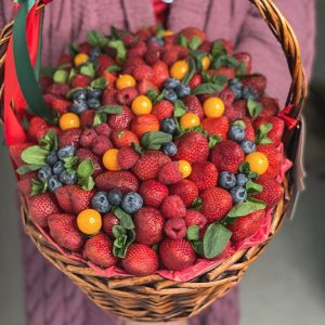 Подарочная корзина Ягодное безумие