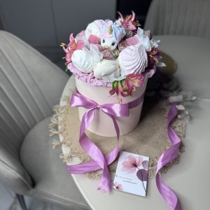 Подарочный букет Единорог в шляпной коробке