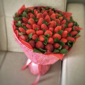 Клубничный букет