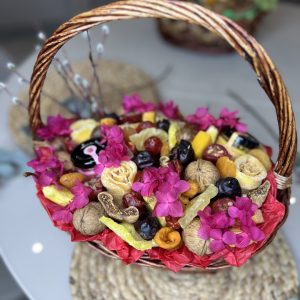 Подарочная корзина Экзотика с медом
