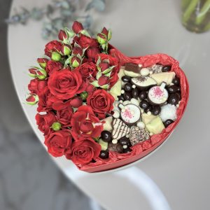 Подарочная коробочка Сладкое сердце c цветами