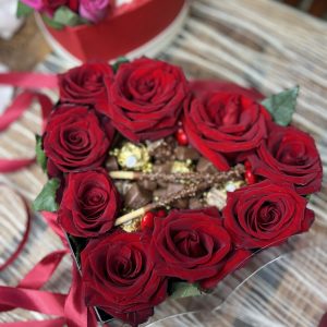 Подарочная коробочка сердце с цветами