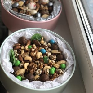 Подарочная коробочка с орехами